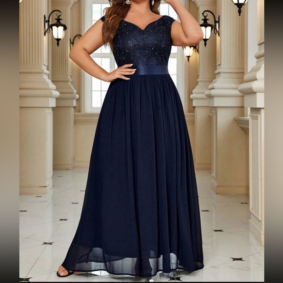 COPY - Luxe contrast lace chiffon formal dress - Picture 3 of 14